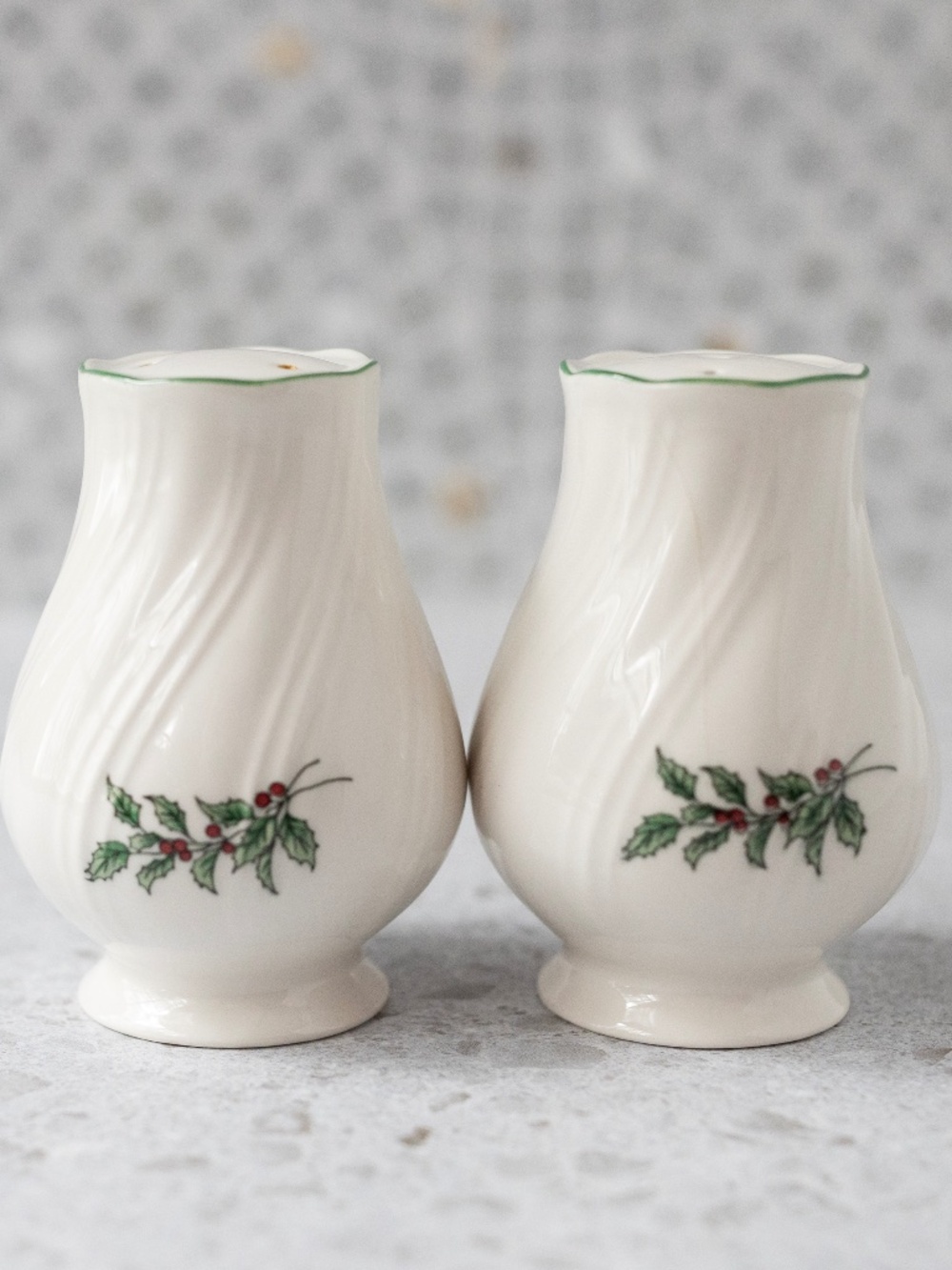 Happy Holidays Nikko Salt & Pepper Shakers Swirl Holly Berries Christmas 3.25"